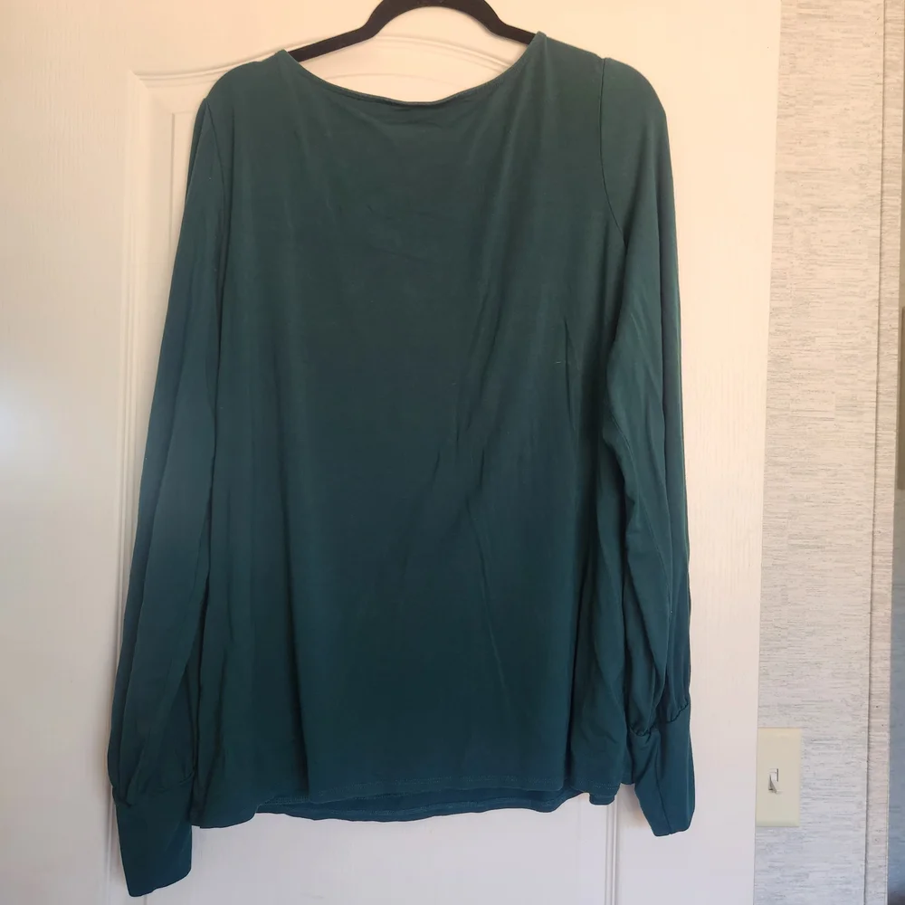 Investments Essentials Green Blouse Size XL Guc